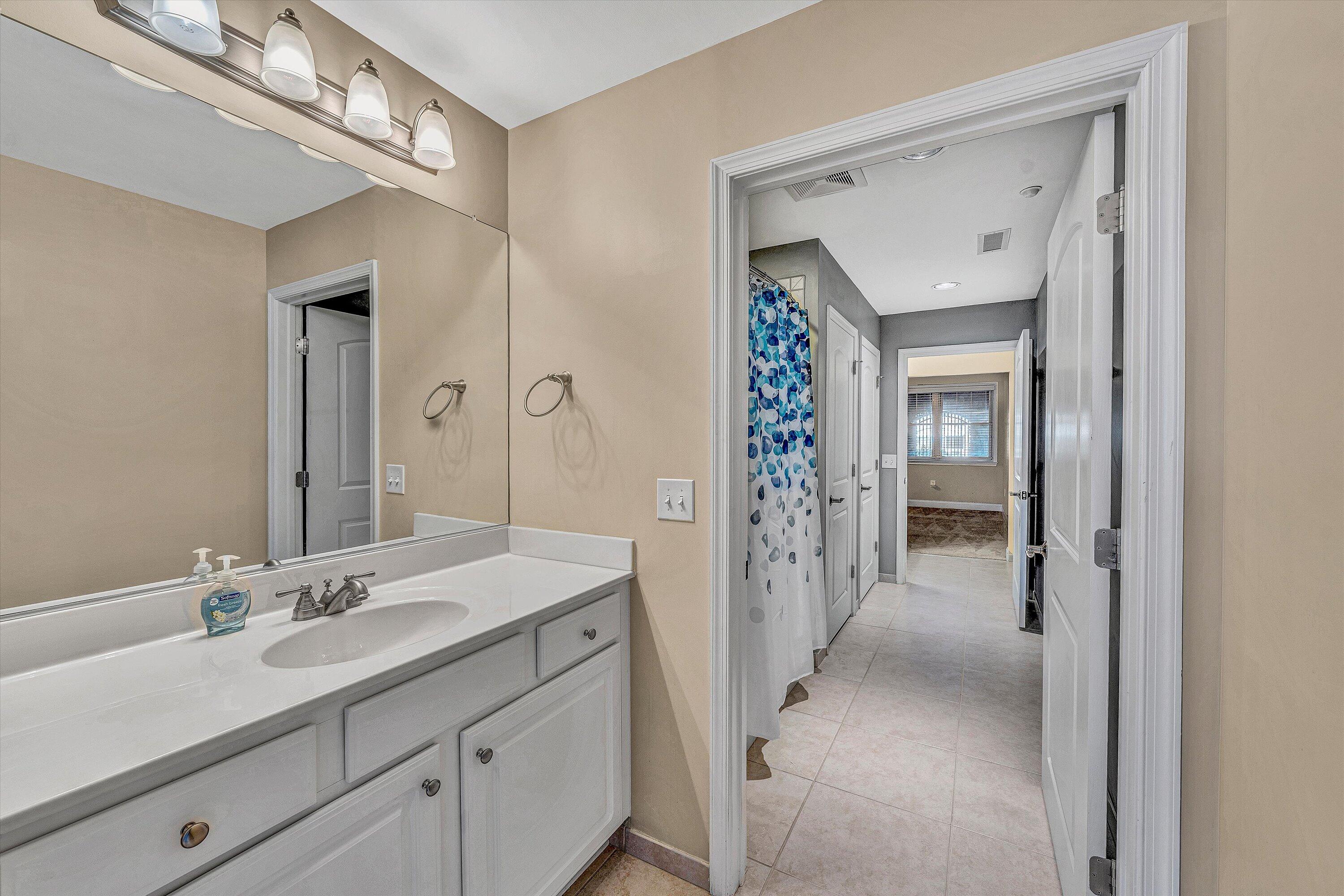 100 Bridgewater Pointe PL Unit: 106
