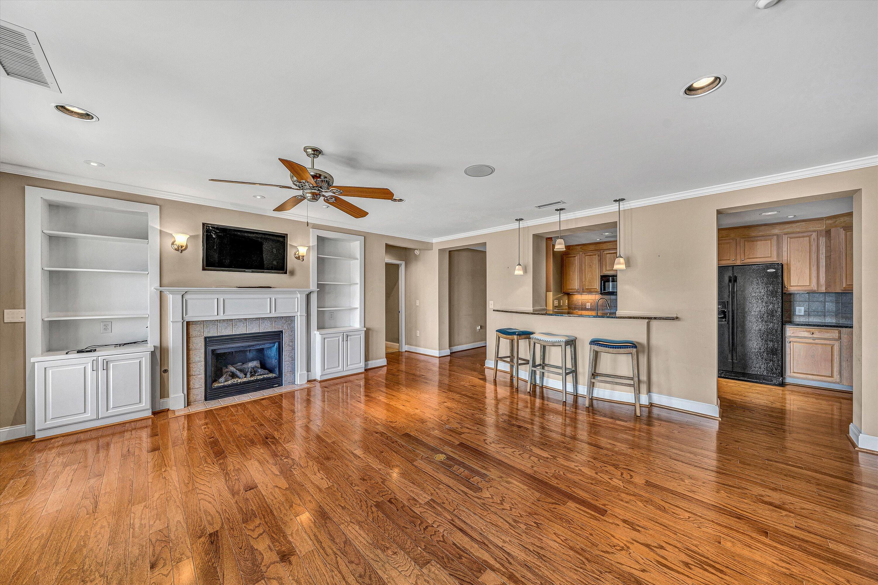 100 Bridgewater Pointe PL Unit: 106