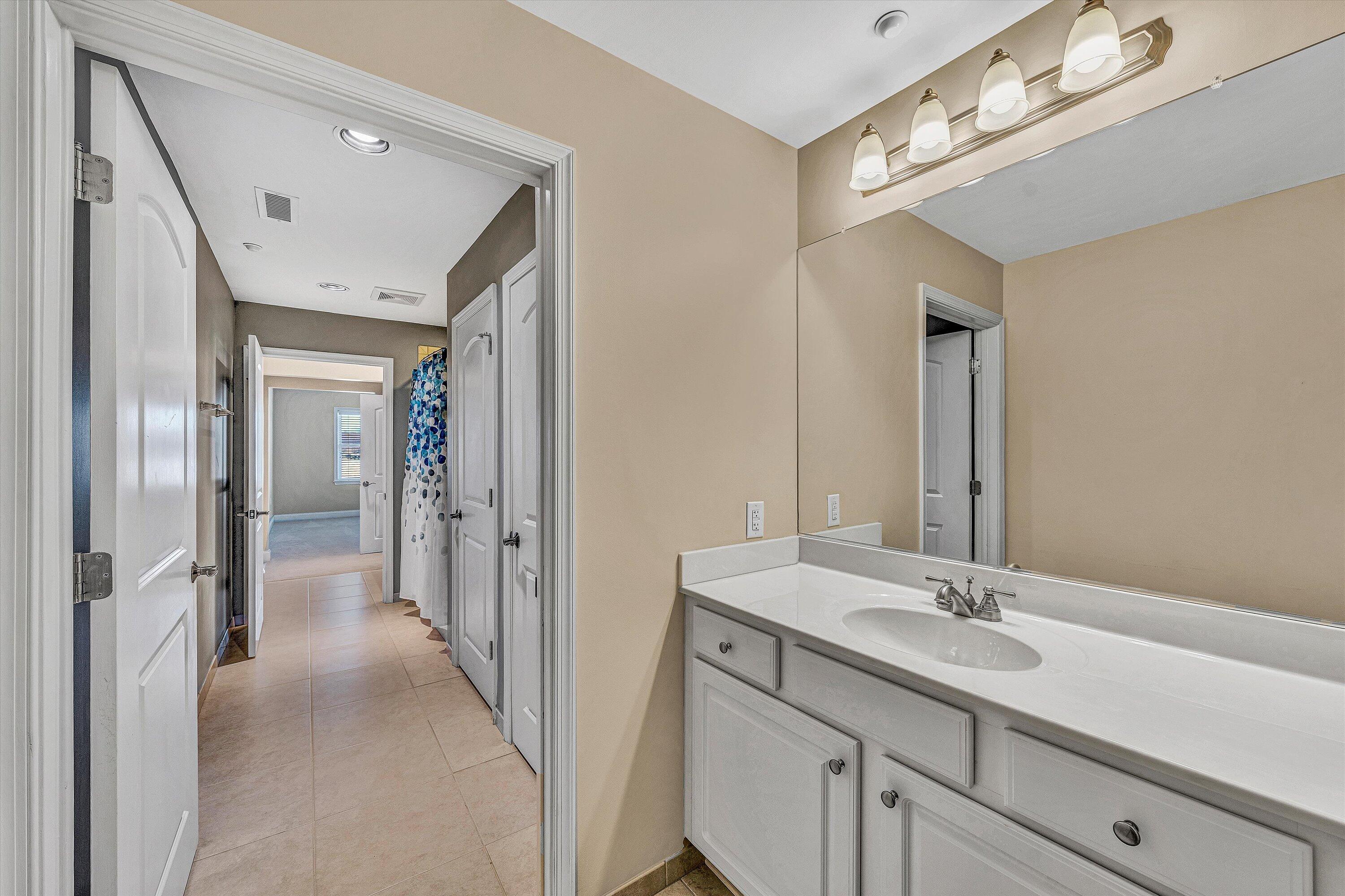 100 Bridgewater Pointe PL Unit: 106