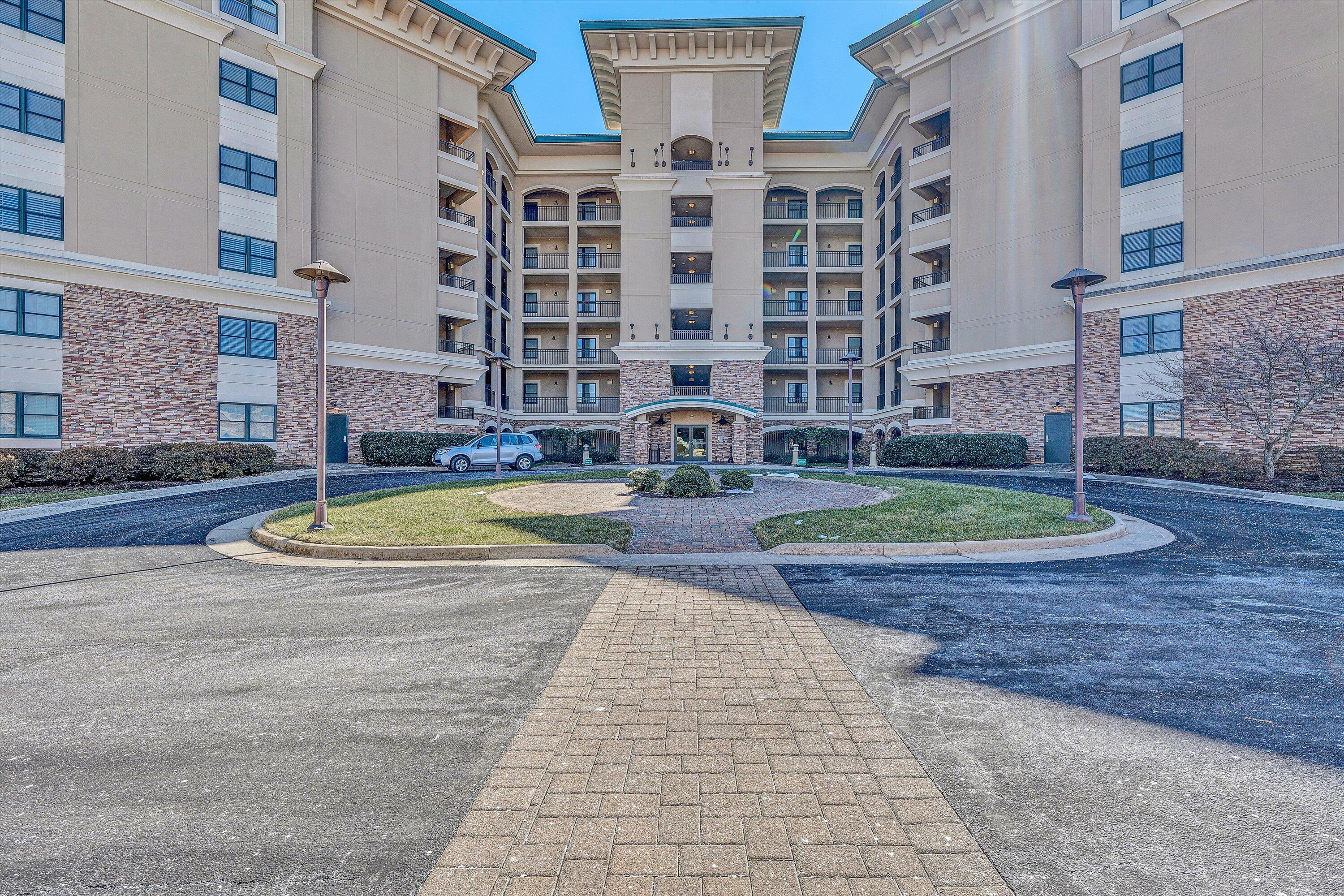100 Bridgewater Pointe PL Unit: 106
