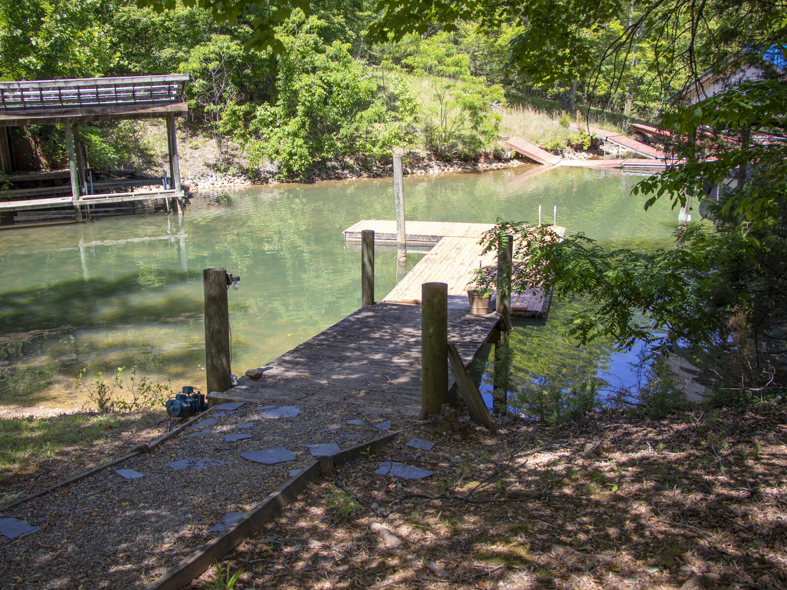 281 Waterlocked RD
