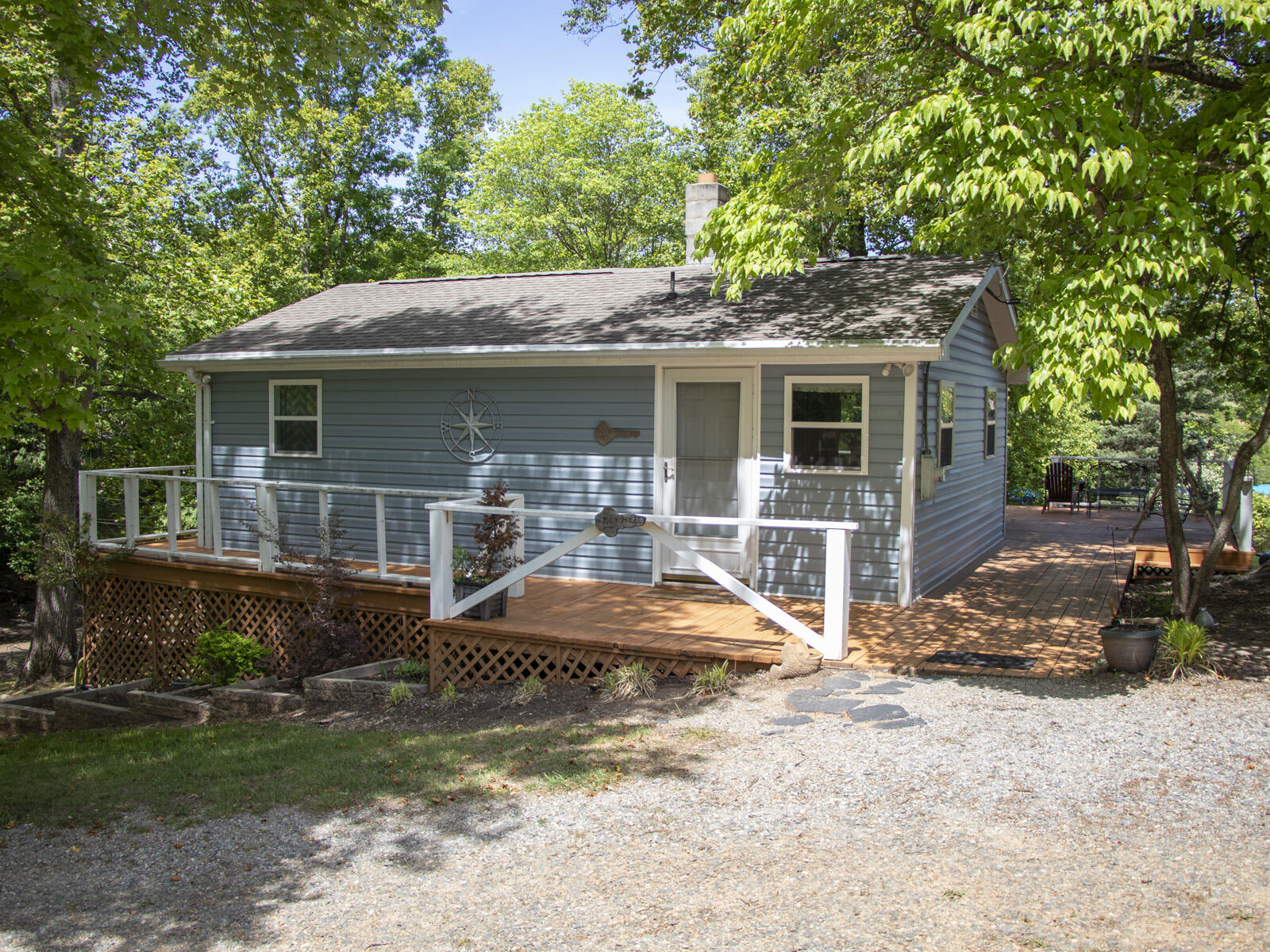 281 Waterlocked RD