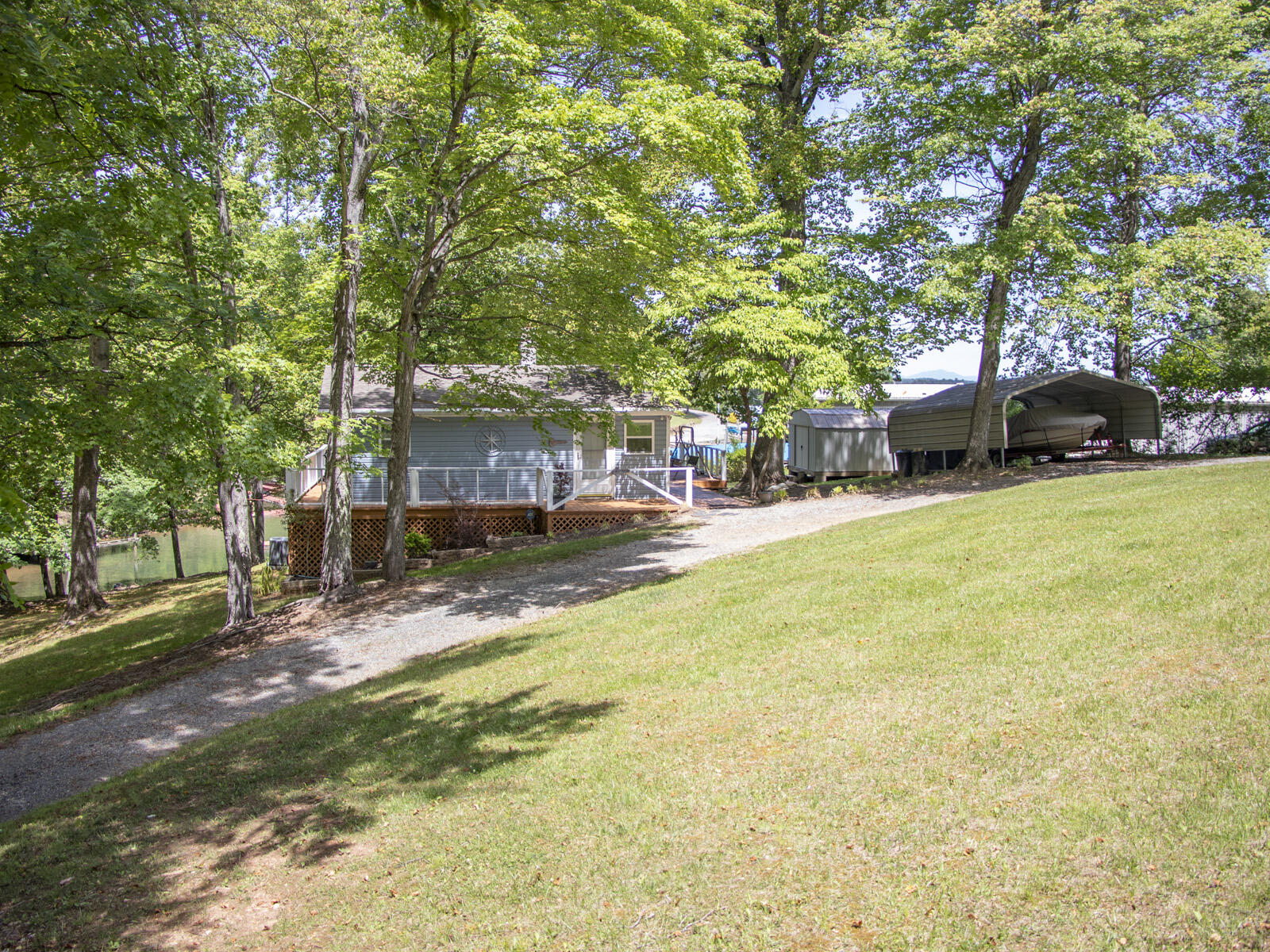 281 Waterlocked RD