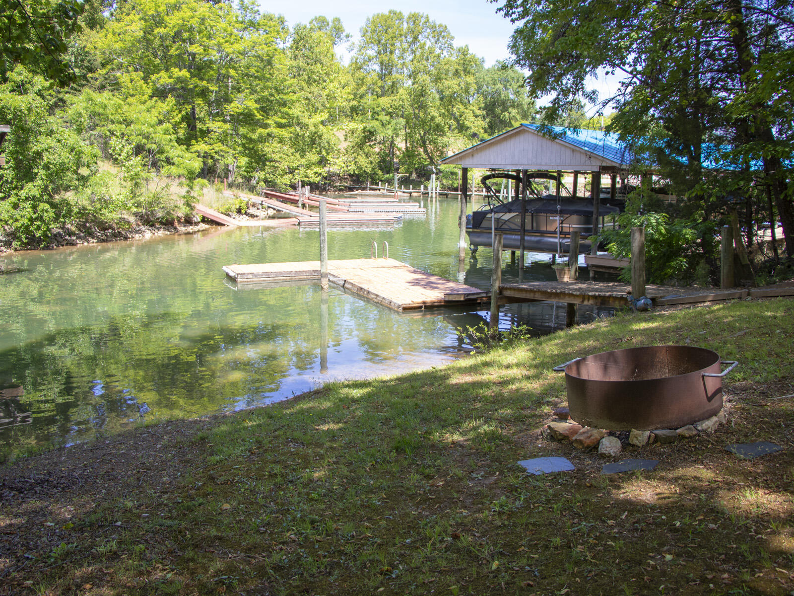 281 Waterlocked RD