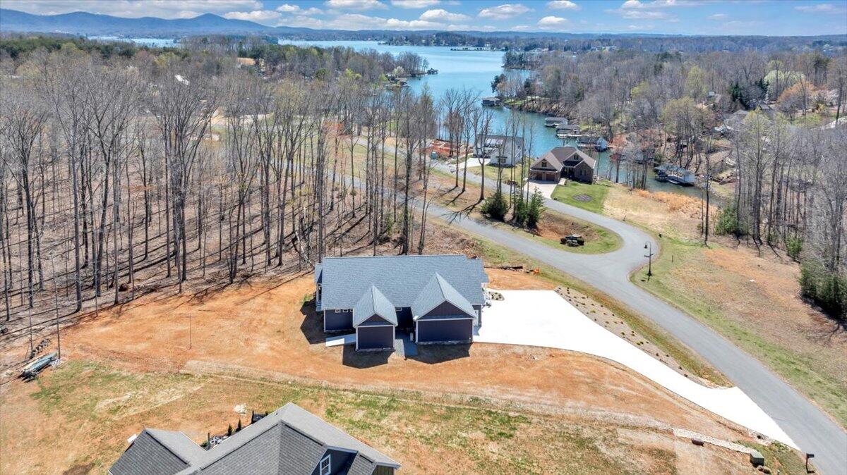 582 Farm DR