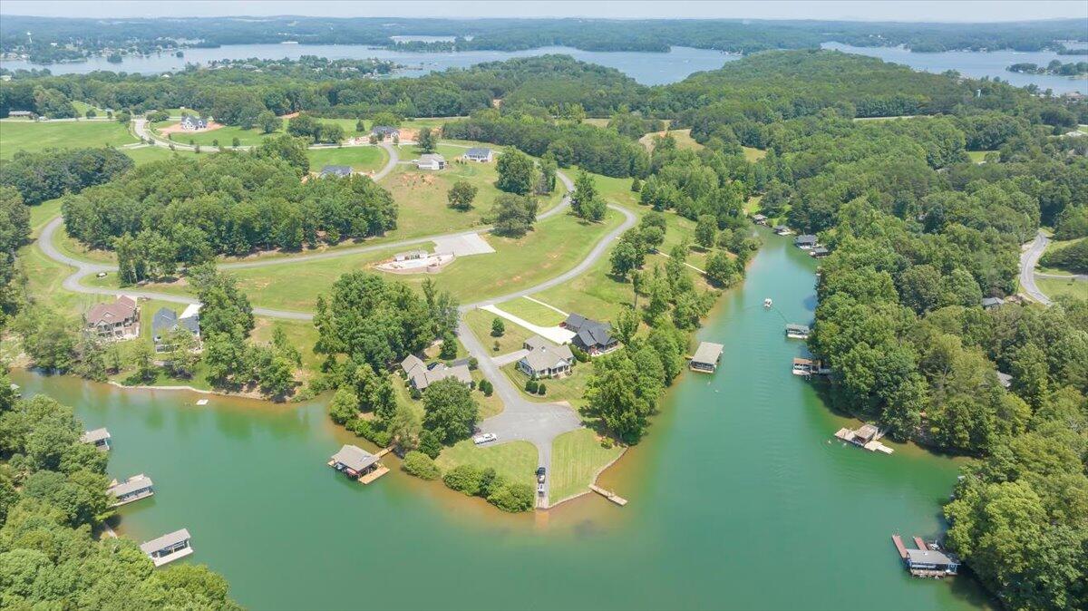 582 Farm DR