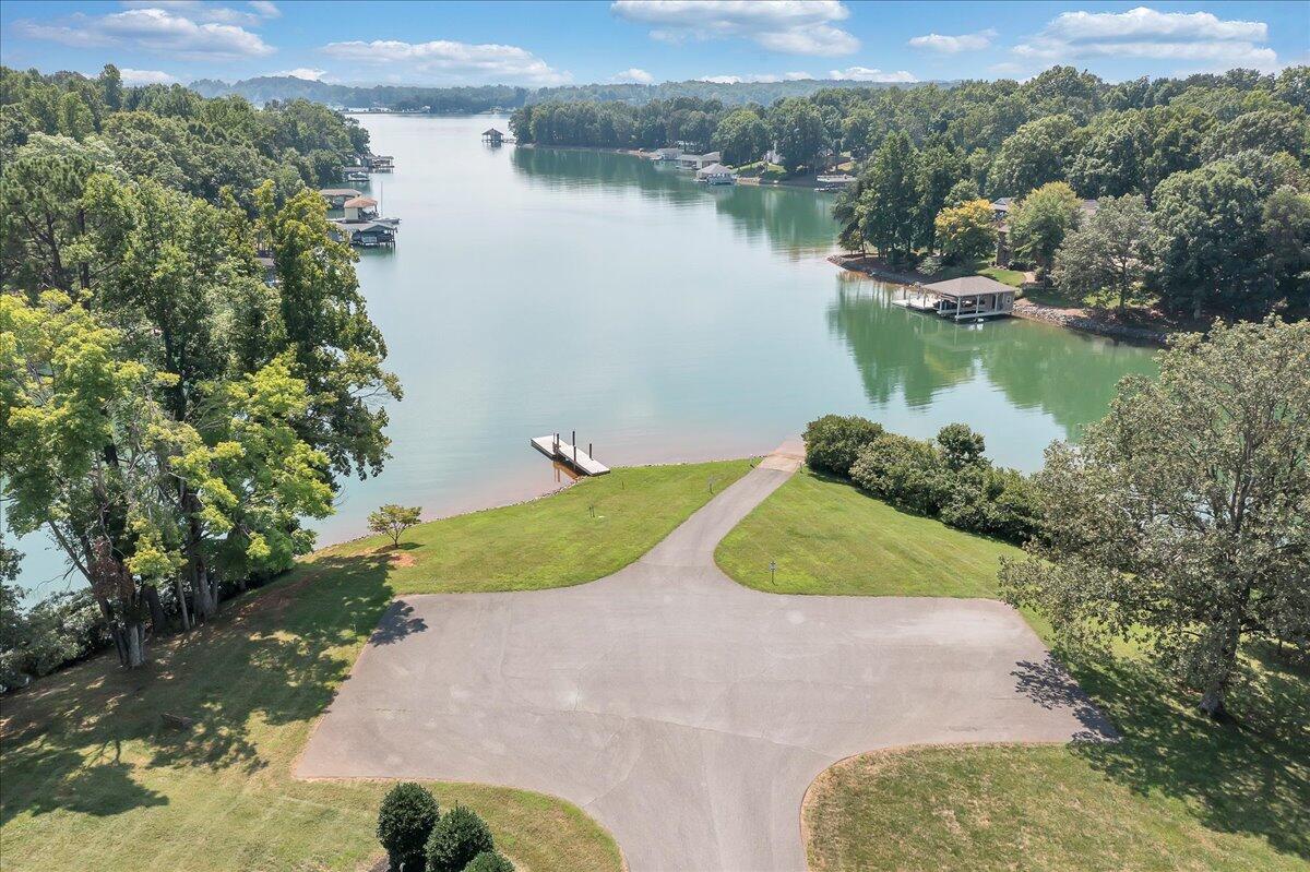 582 Farm DR