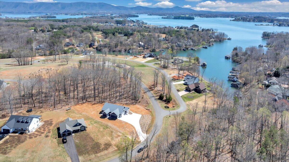 582 Farm DR