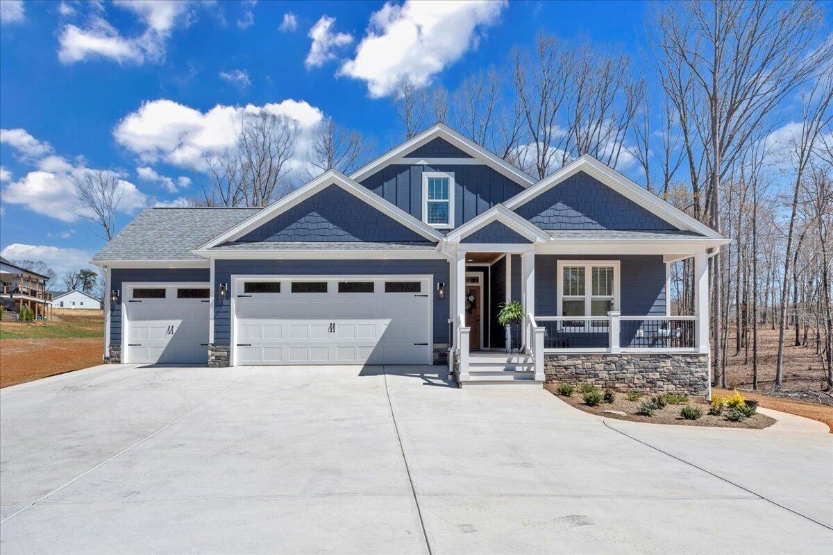 582 Farm DR