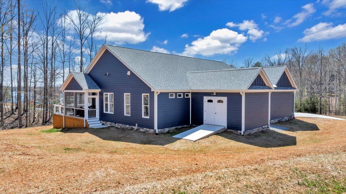 582 Farm DR