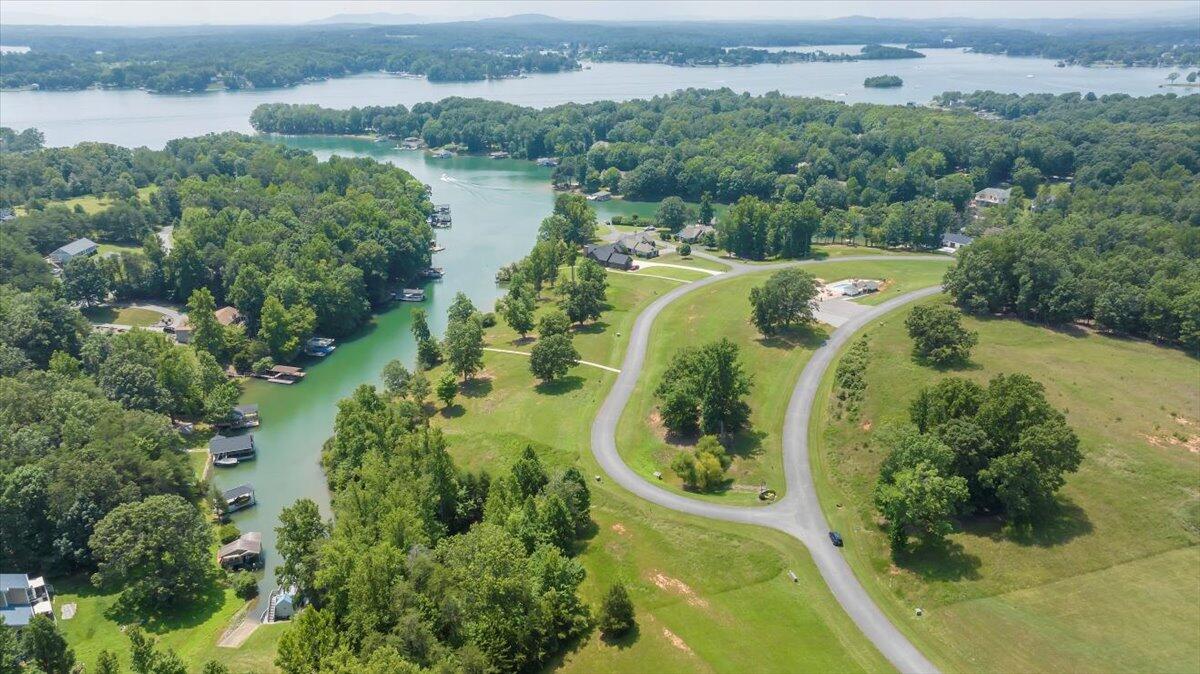 582 Farm DR