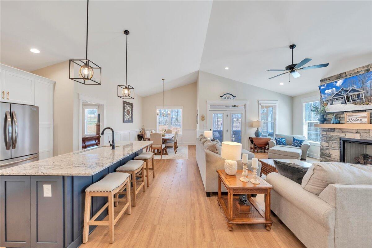 582 Farm DR