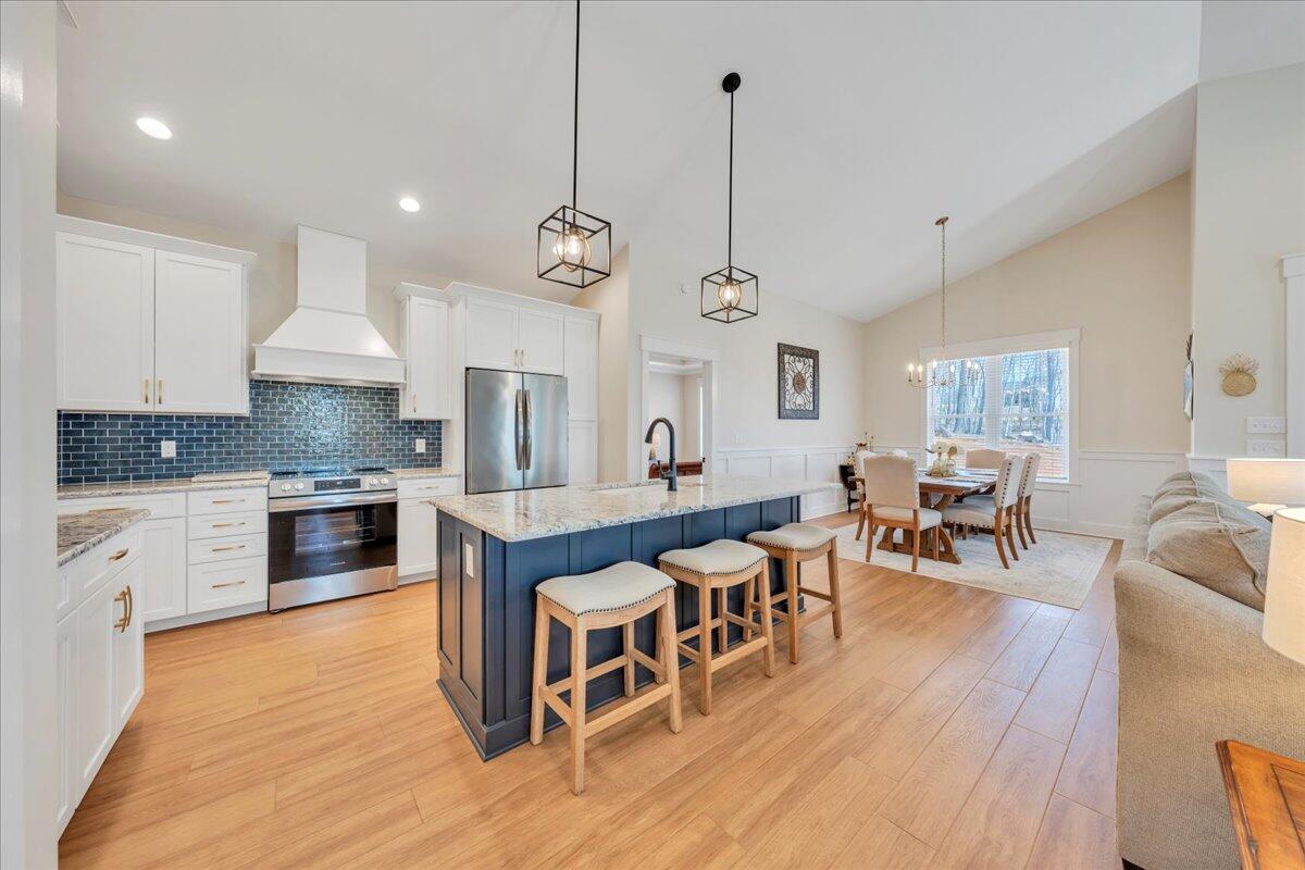 582 Farm DR