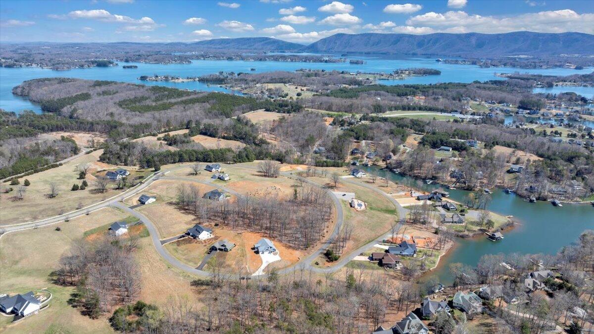 582 Farm DR