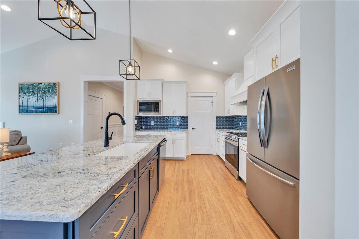 582 Farm DR