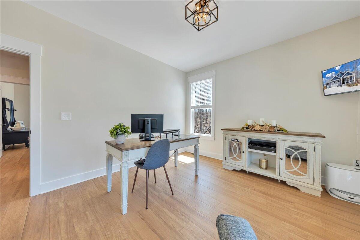 582 Farm DR