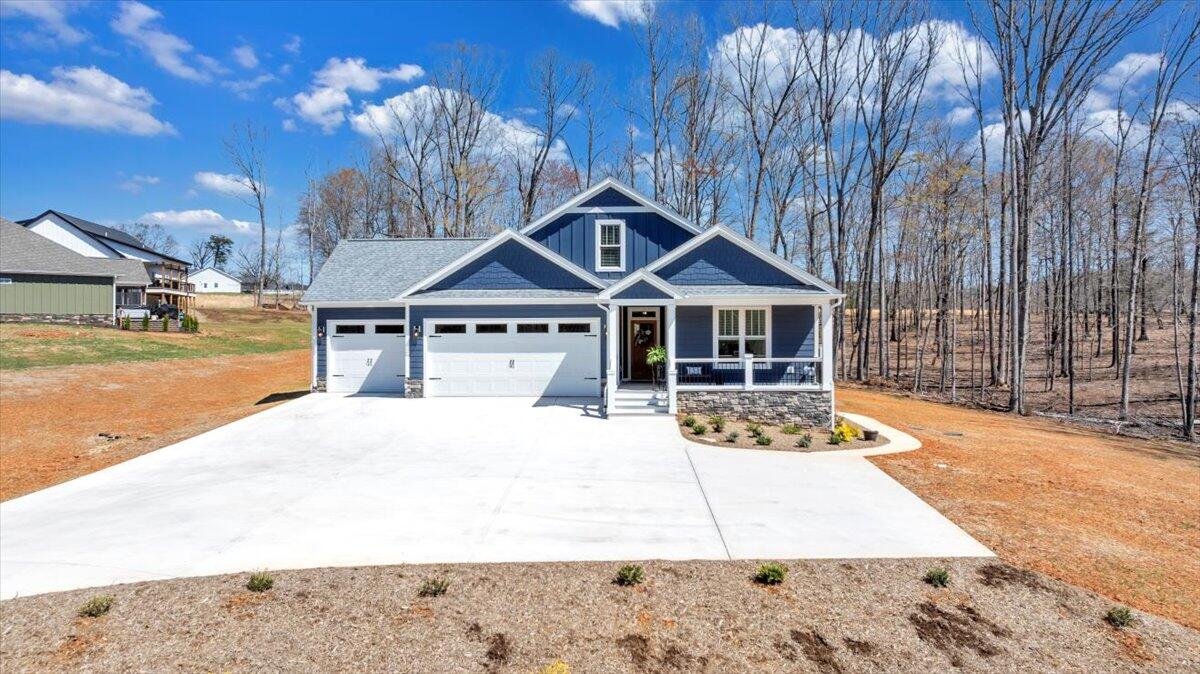 582 Farm DR