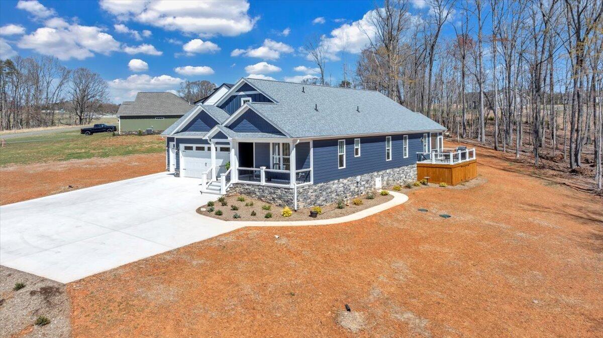 582 Farm DR