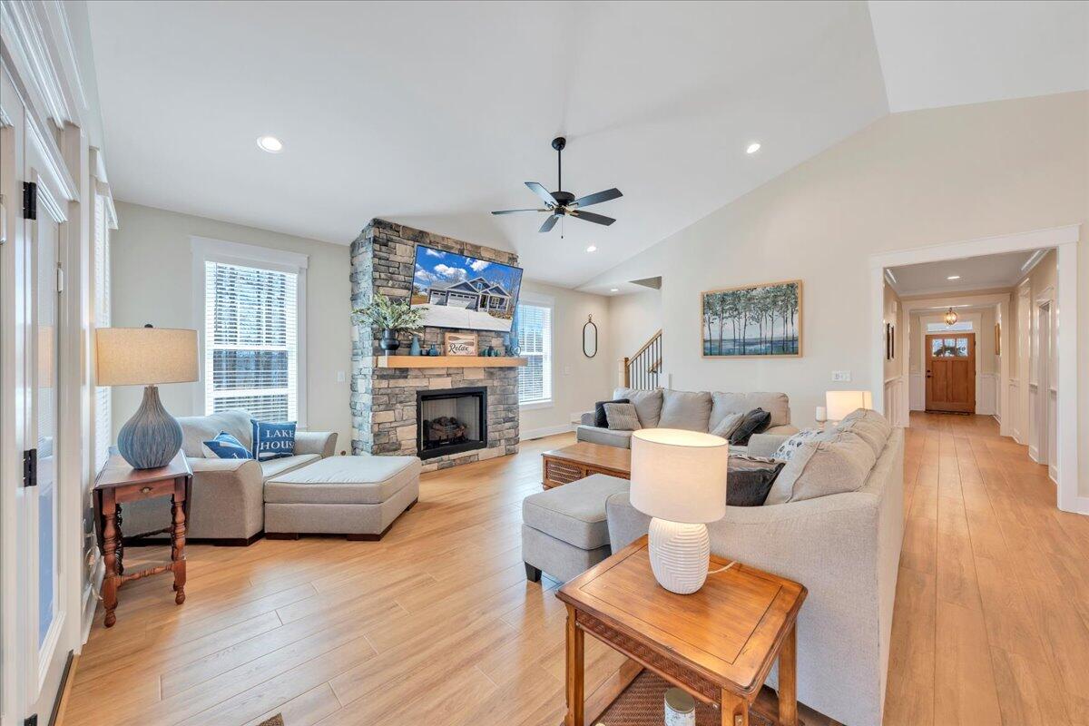 582 Farm DR