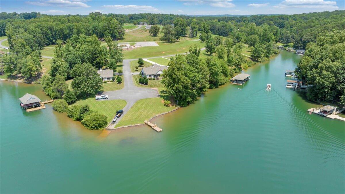582 Farm DR