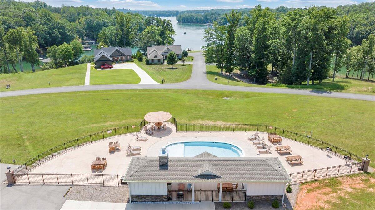 582 Farm DR