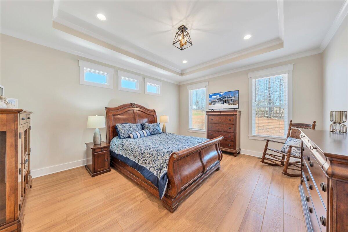 582 Farm DR