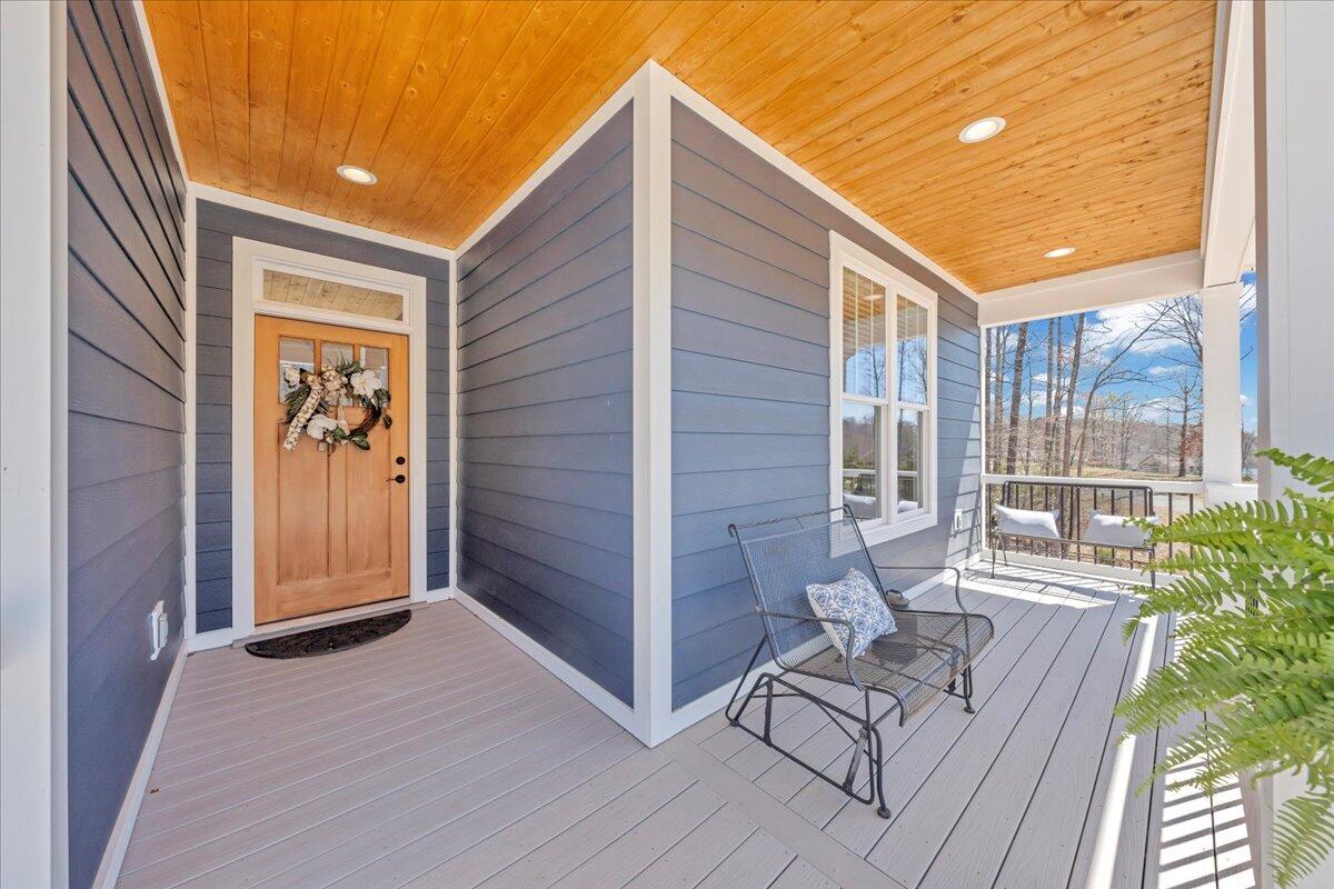 582 Farm DR