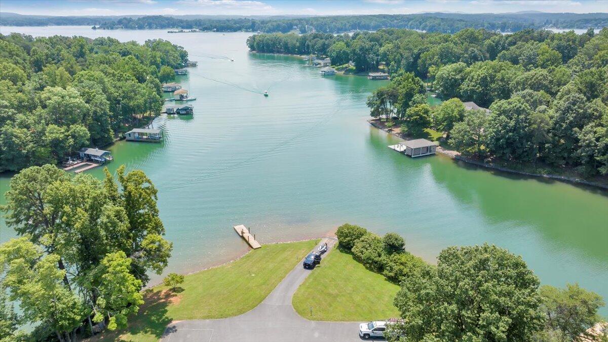 582 Farm DR