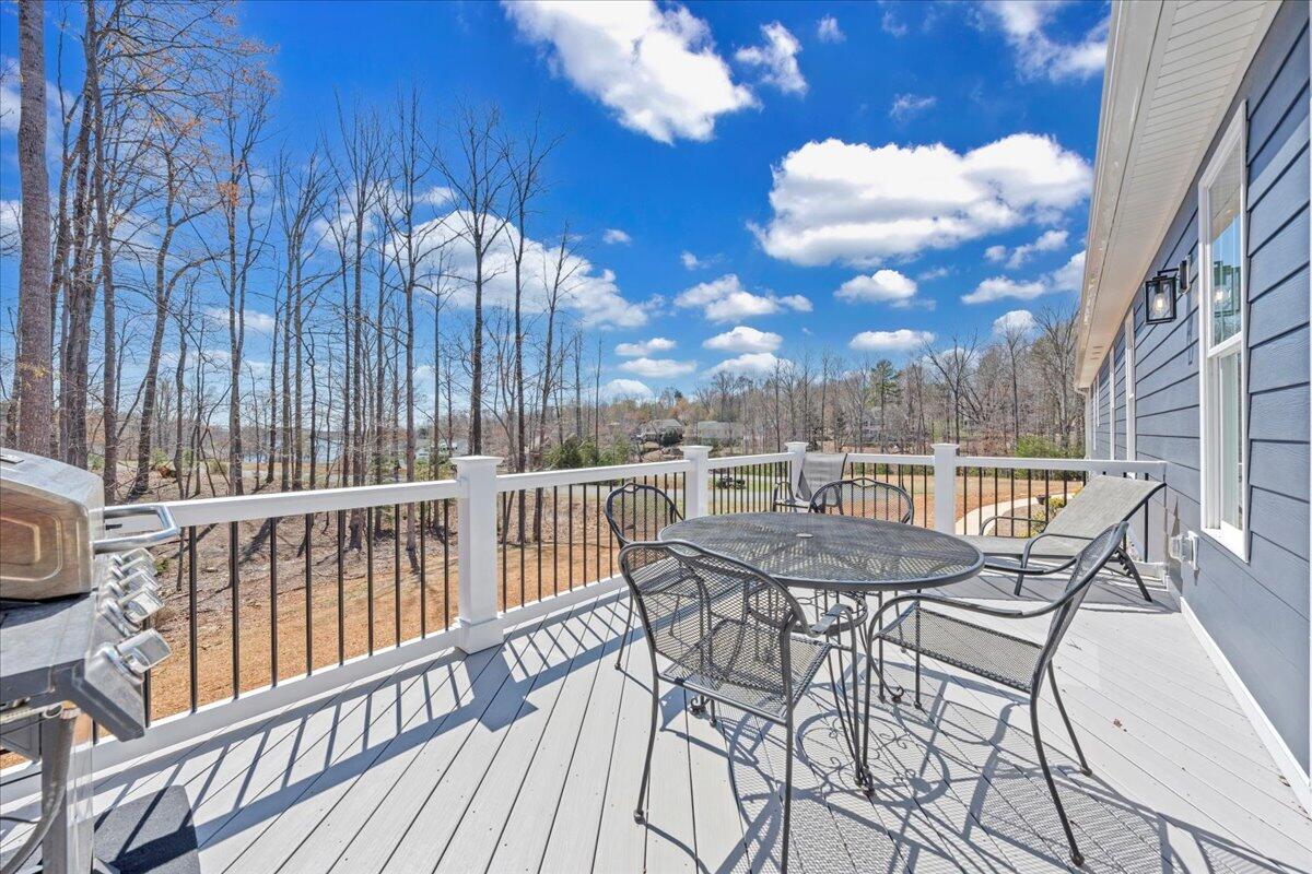 582 Farm DR
