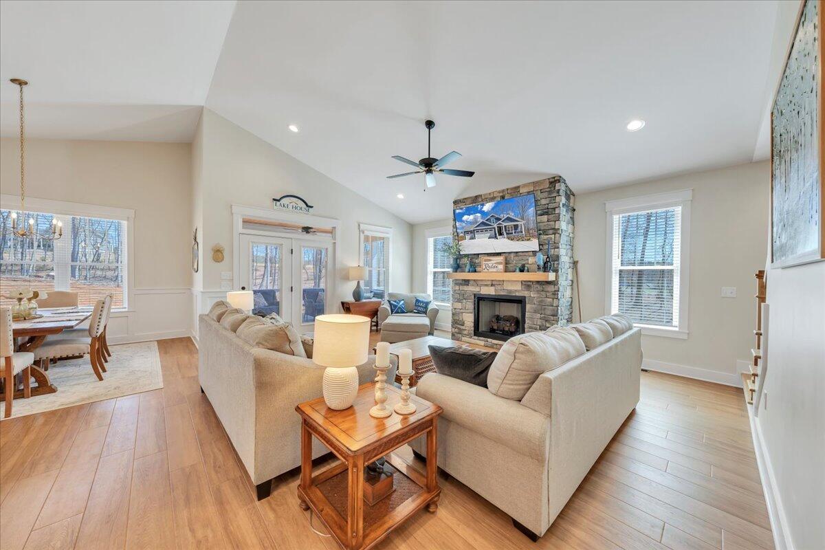 582 Farm DR