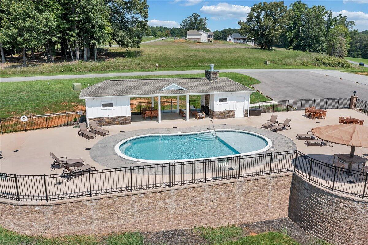 582 Farm DR