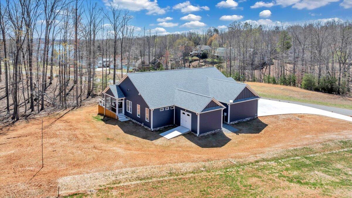 582 Farm DR