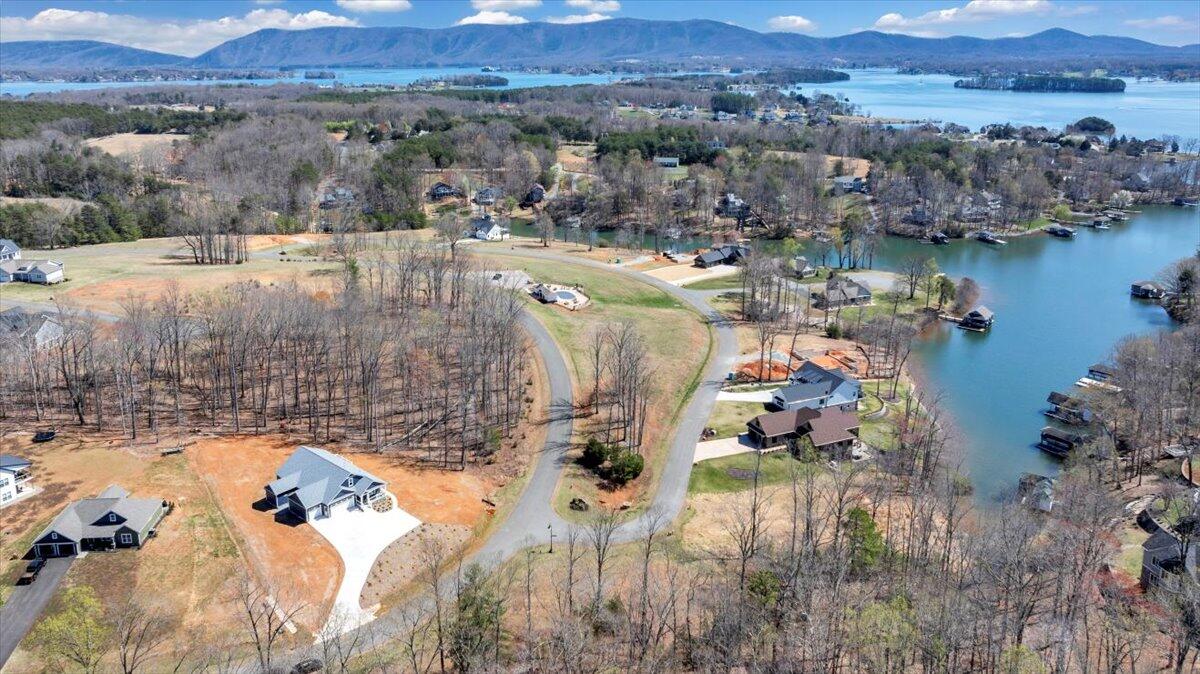 582 Farm DR