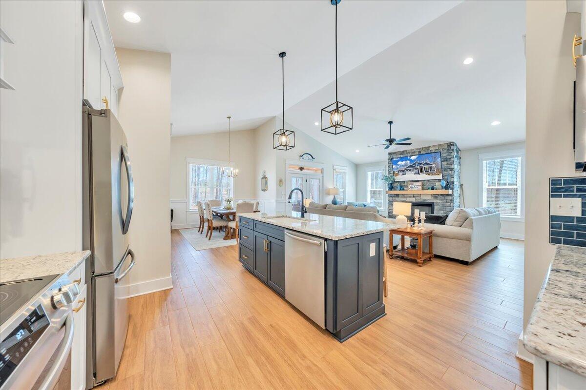 582 Farm DR