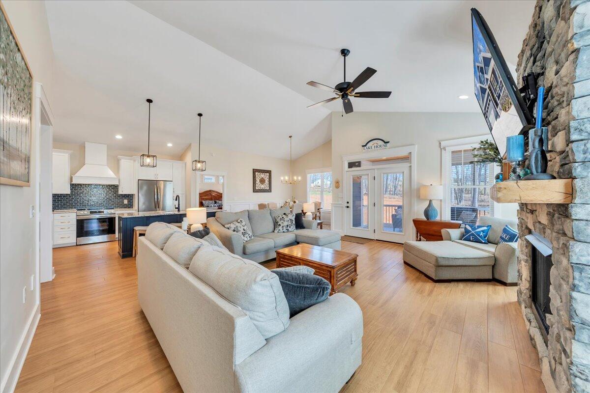 582 Farm DR