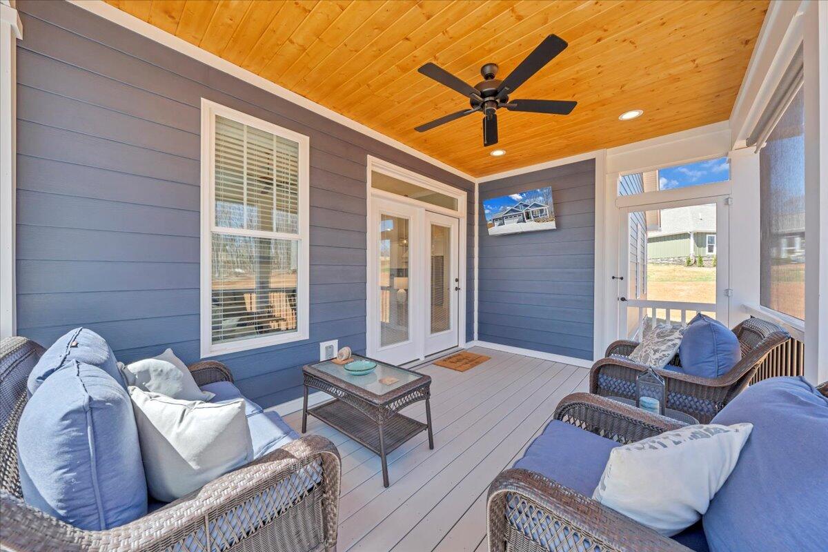582 Farm DR