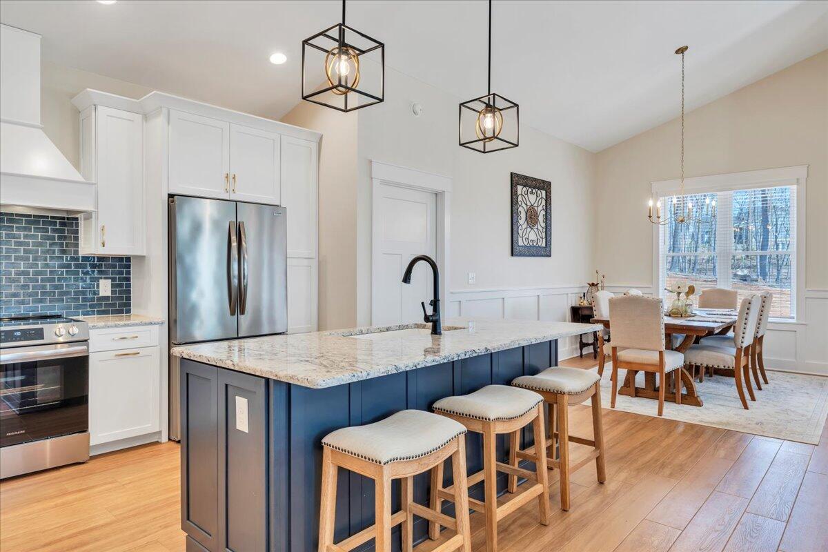 582 Farm DR