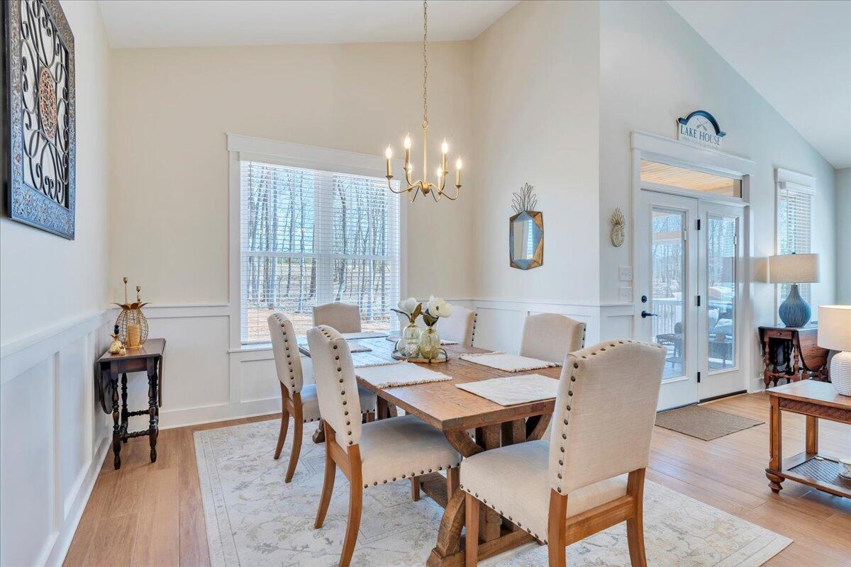 582 Farm DR