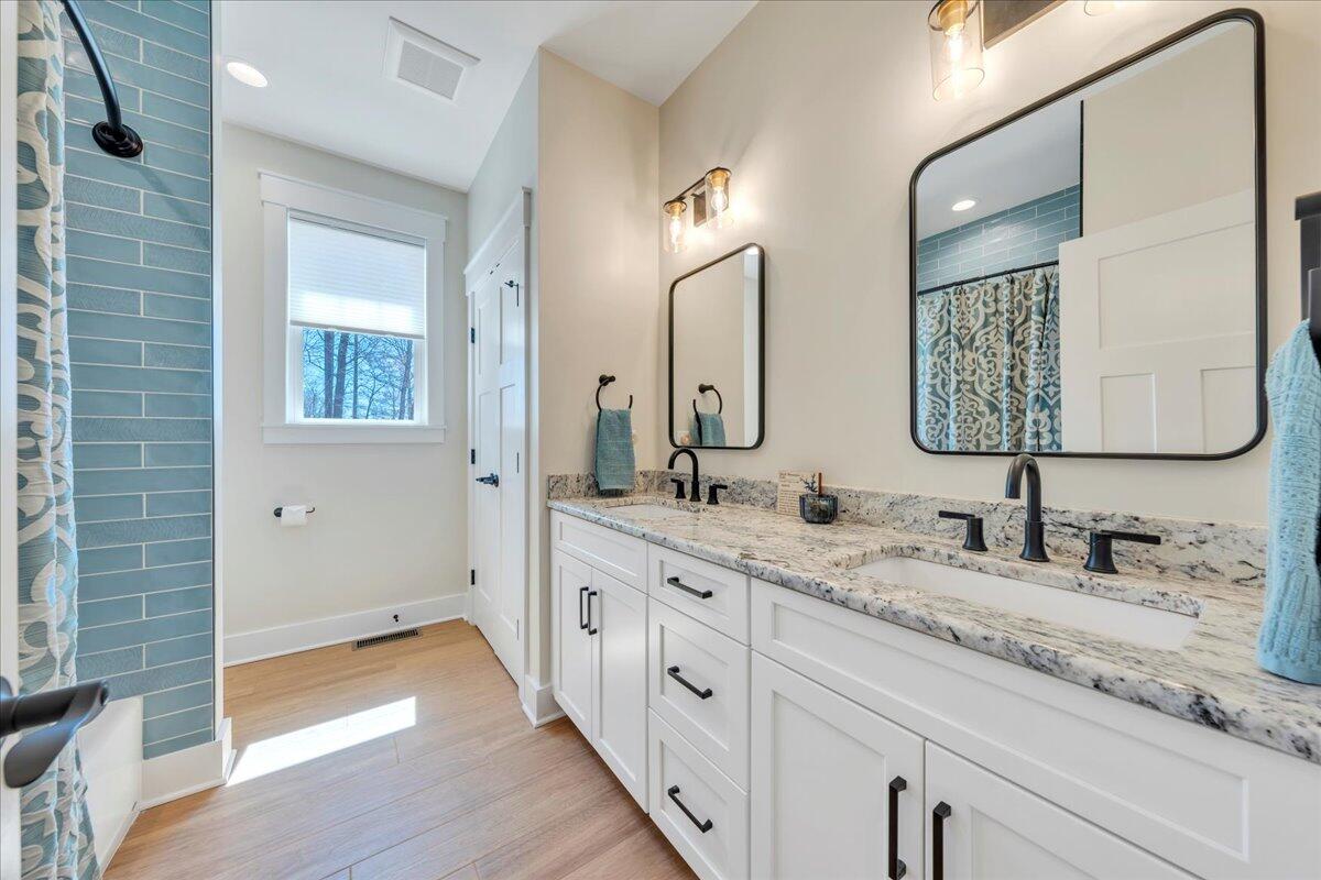 582 Farm DR