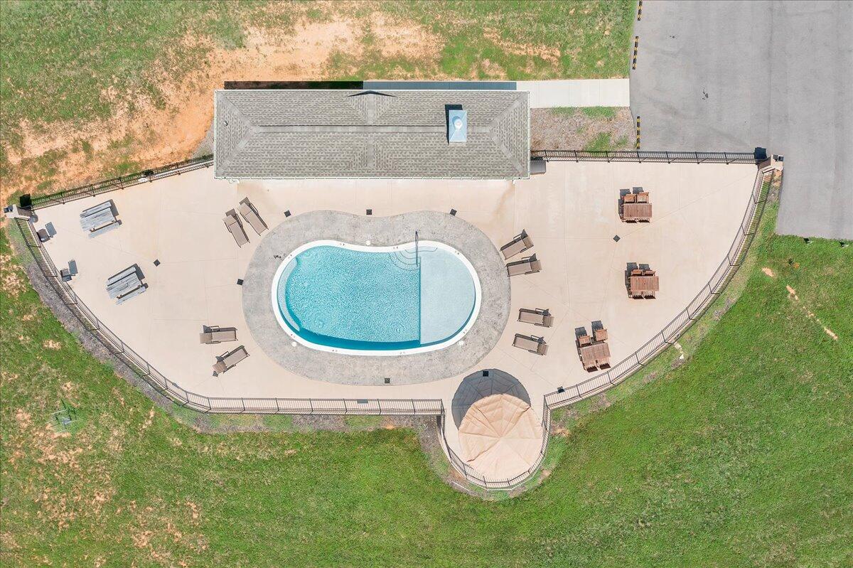 582 Farm DR