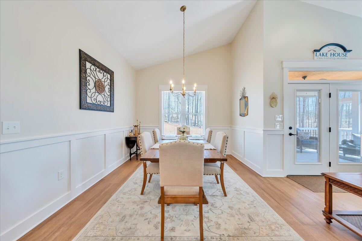 582 Farm DR