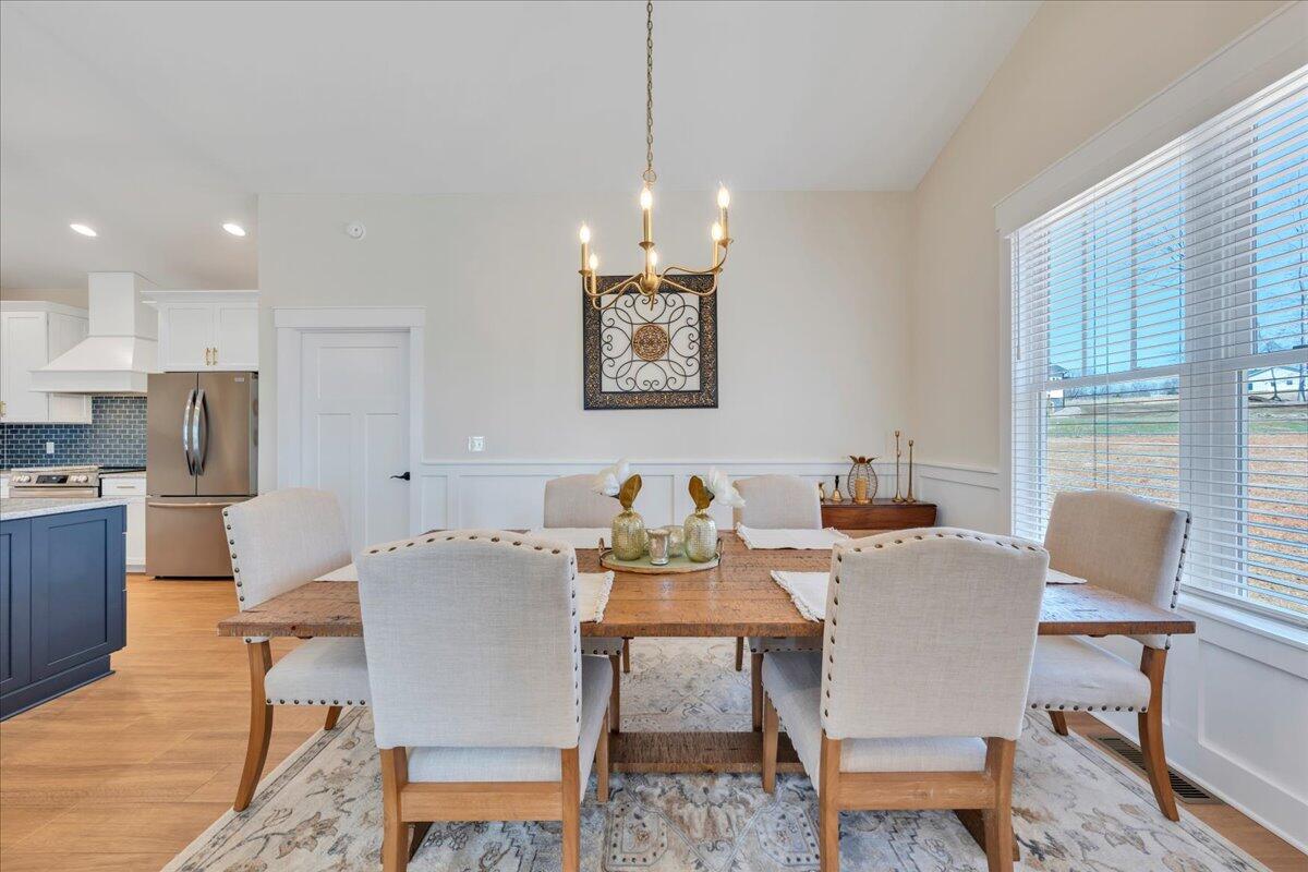 582 Farm DR