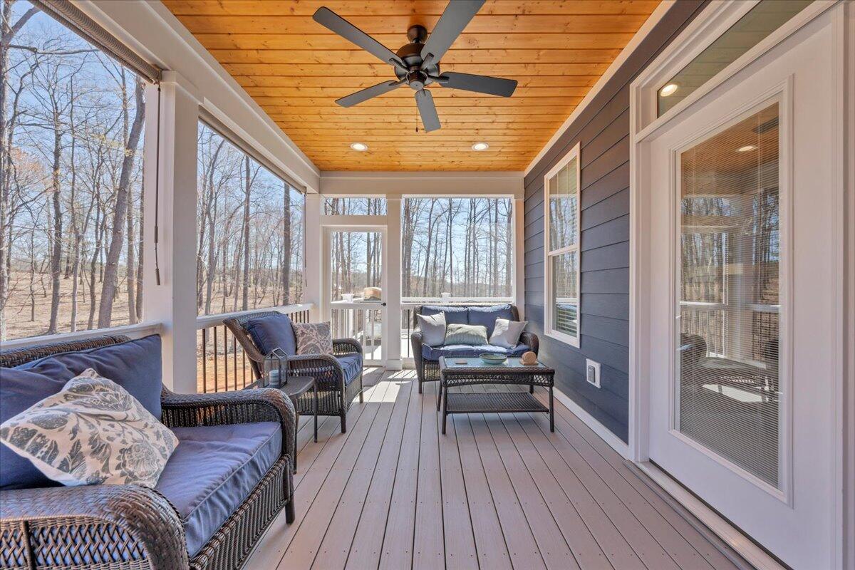 582 Farm DR