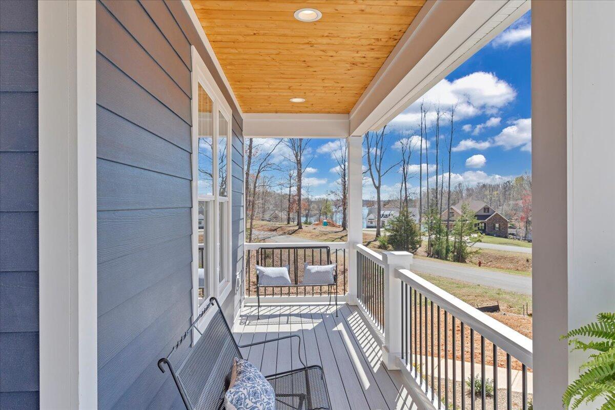 582 Farm DR