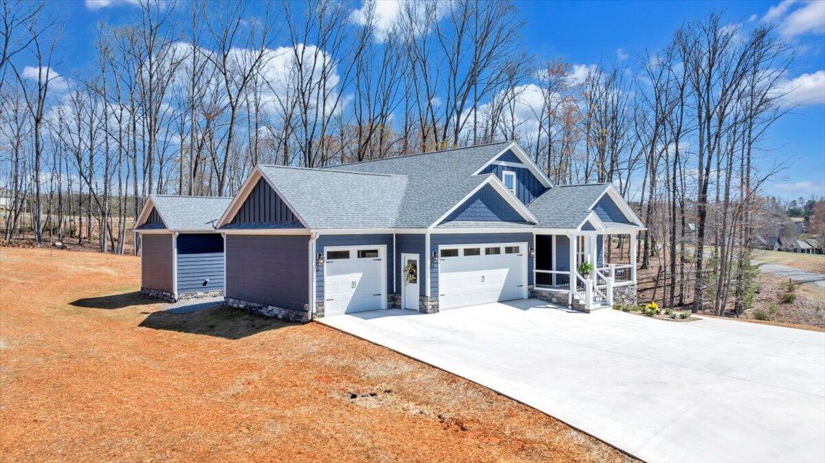 582 Farm DR