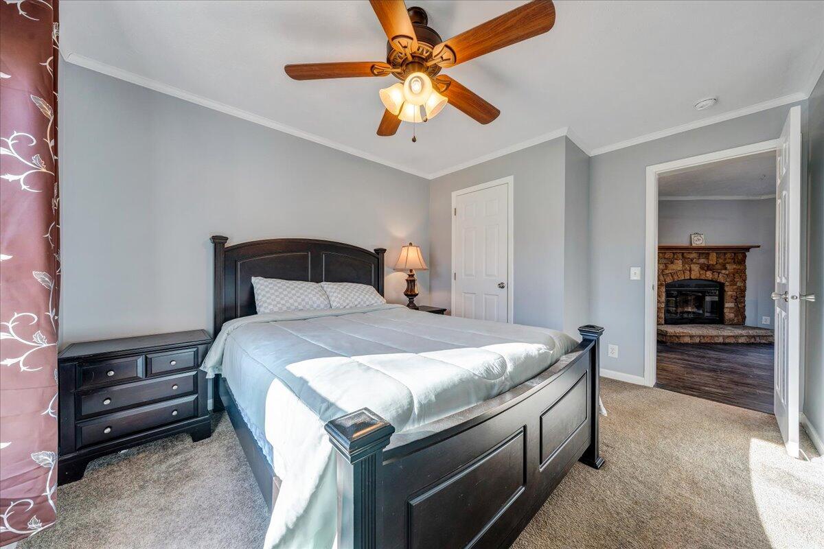 1309 Gate Ln