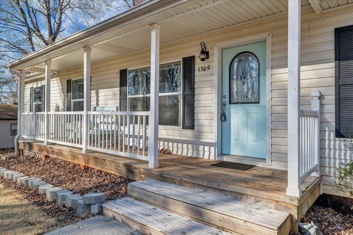 1309 Gate Ln