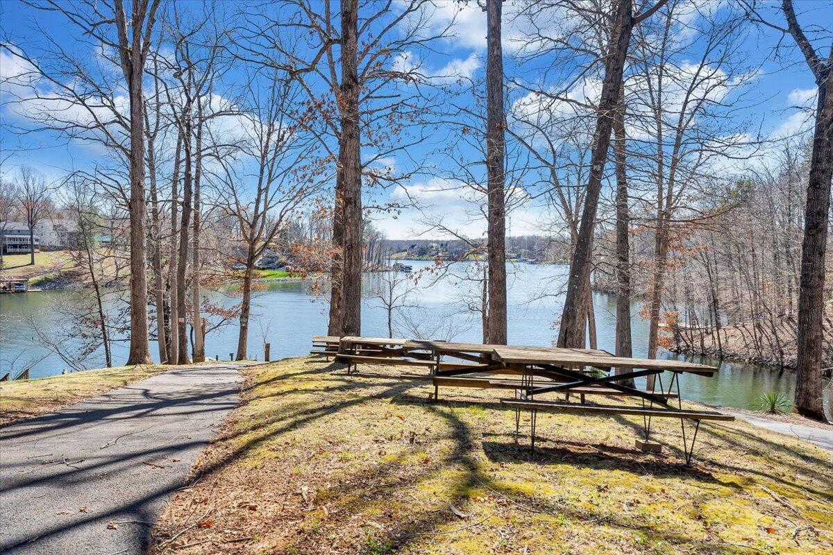 1309 Gate Ln