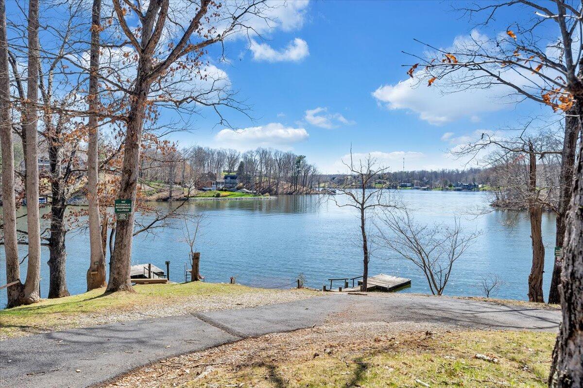 1309 Gate Ln
