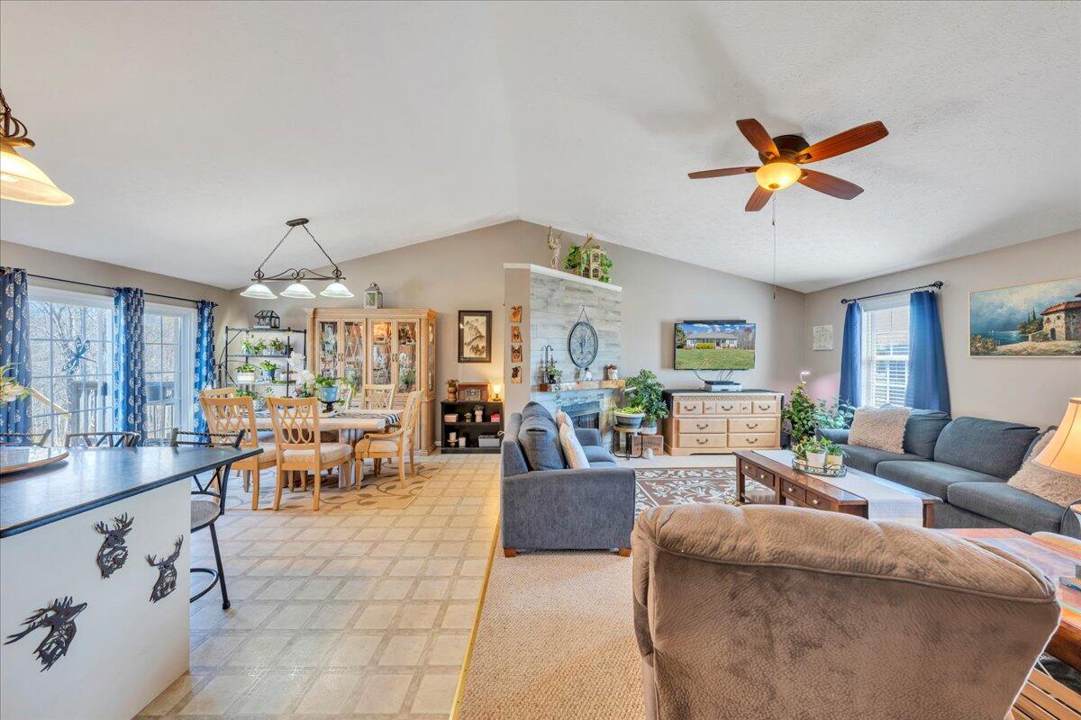 2281 Smith Mountain Lake Pkwy